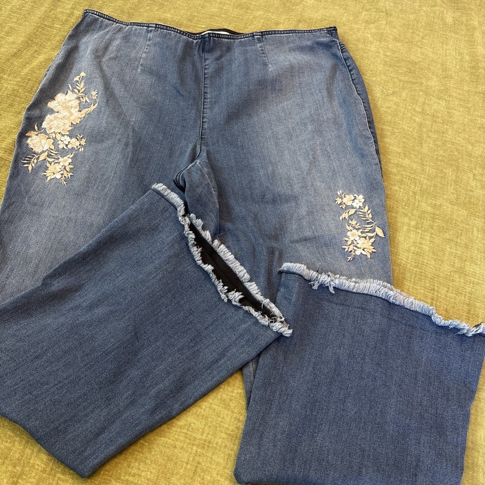 Boho High Rise Wide Leg Flared Fray Hem Embroidered Floral Jean Elastic Waist 22